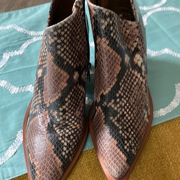 Vince Camuto Boots size 5 1/2 - Picture 10 of 12